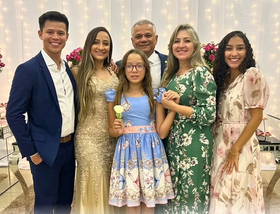 Pastor Daniel de Castro reunido com a família